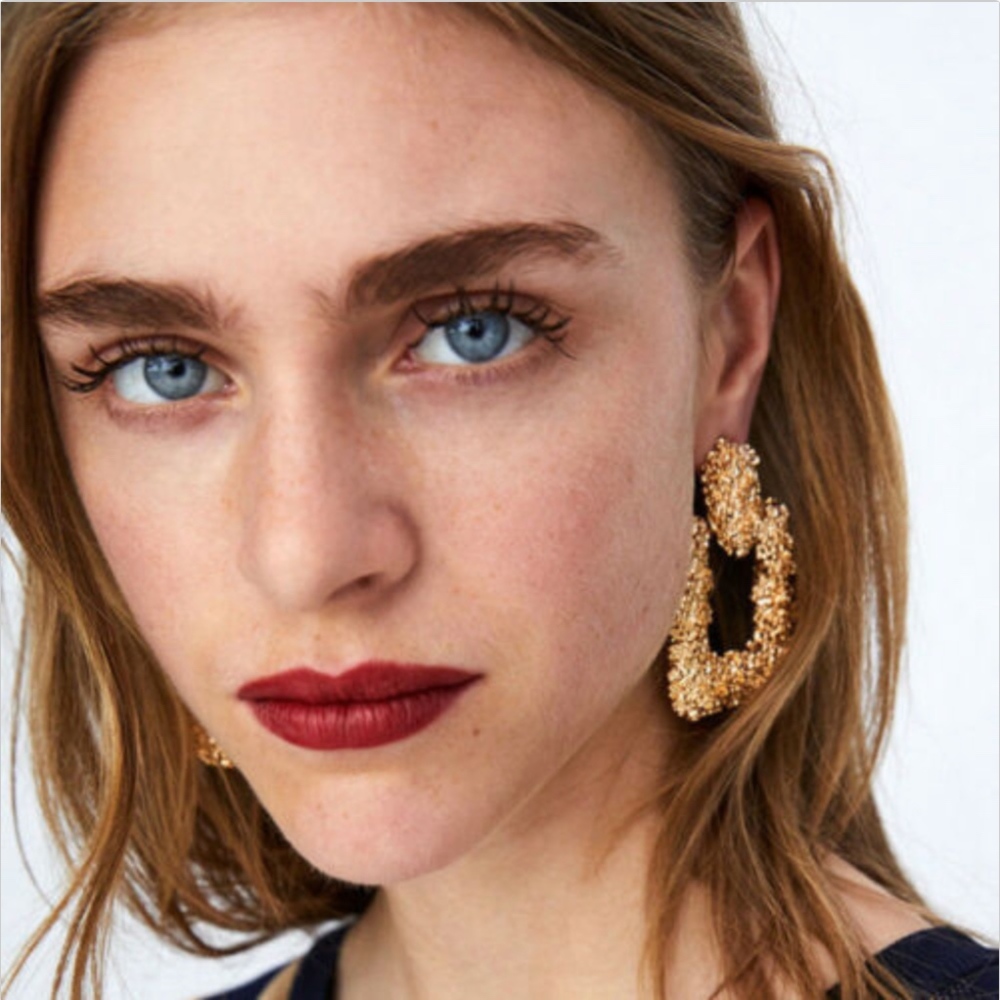 🐶Gold flower textured drop earrings